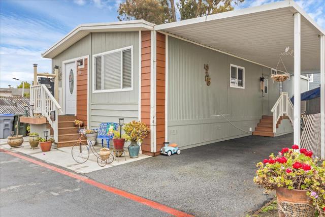 20 Russell Rd Street, Salinas CA: https://media.crmls.org/mediaz/cbd586df-9a17-4e30-8e21-aac11c63edc9.jpg