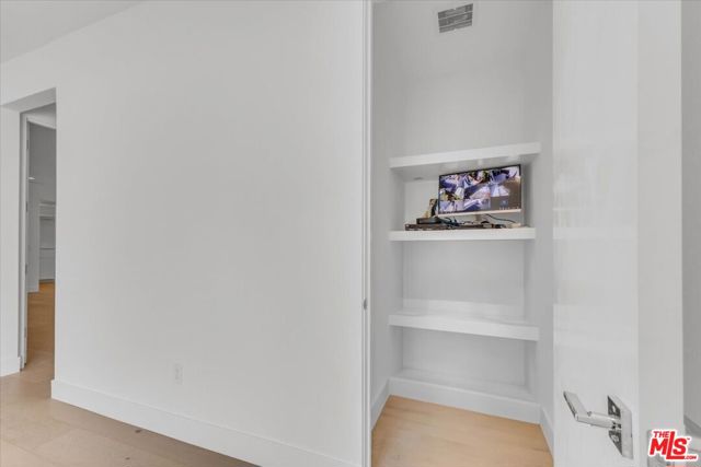 5456 Hazeltine Avenue, Sherman Oaks CA: https://media.crmls.org/mediaz/cbd62141-cf39-4a5c-81e6-41c0b1764605.jpg