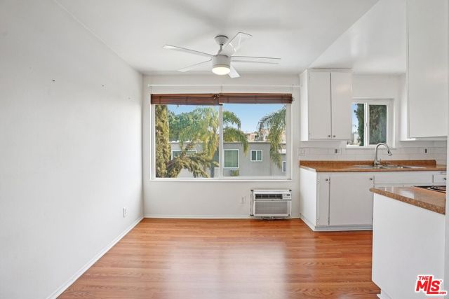 968 Larrabee Street, 212 photo 8