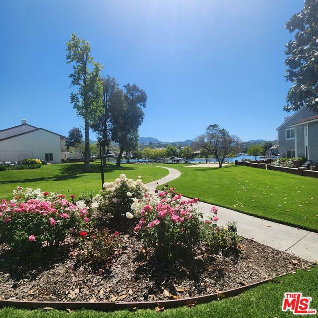 32134 Beachlake Lane, Westlake Village CA: https://media.crmls.org/mediaz/cbd68f17-623e-4cbb-a672-f2216965a5f7.jpg
