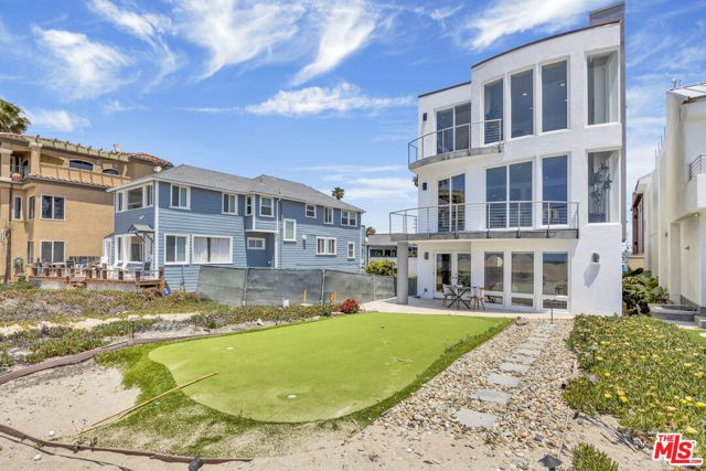 7019 E Seaside Walk, Long Beach CA: https://media.crmls.org/mediaz/cbd7209c-6c55-4b06-bbd0-19c41d9a4ef6.jpg