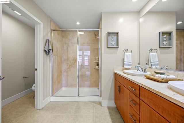 438 W Grand Ave, Oakland CA: https://media.crmls.org/mediaz/cbd7ae7c-bae6-4e52-931a-3ec4034b7fbe.jpg