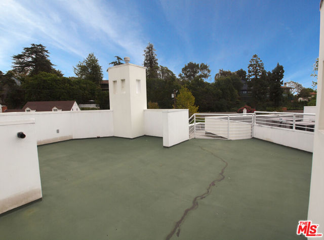 269 N Bundy Drive, Los Angeles CA: https://media.crmls.org/mediaz/cbd7c569-3317-4ac2-8d37-c1f8c89d1077.jpg