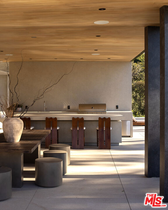 29200 Larkspur Lane, Malibu CA: https://media.crmls.org/mediaz/cbd7d254-2d3e-4785-a747-257d97e9e645.jpg