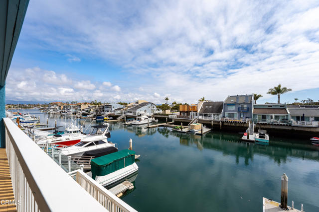 4630 Eastbourne Bay, Oxnard CA: https://media.crmls.org/mediaz/cbd7de34-75c8-43d7-aded-6d0909c420f3.jpg