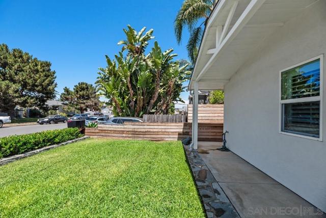 2057 Felspar St, San Diego CA: https://media.crmls.org/mediaz/cbd8e25b-20c0-4f3f-90c5-44b99d78ac7e.jpg