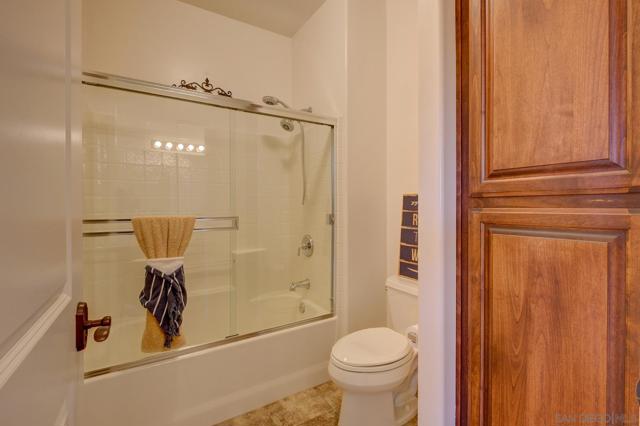 16677 Falcon Heights Rd, Ramona CA: https://media.crmls.org/mediaz/cbd99a4b-5bf6-4c92-8cf2-aeee12051de1.jpg