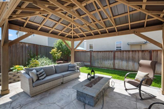 1109 Marsala Cir, Salinas CA: https://media.crmls.org/mediaz/cbda42c7-62ec-4a12-bf90-9881e01c5c90.jpg