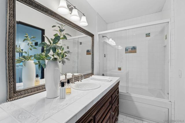 5653 Linea Del Cielo, Rancho Santa Fe CA: https://media.crmls.org/mediaz/cbda6102-26bd-464e-9ec2-0396b3a20377.jpg