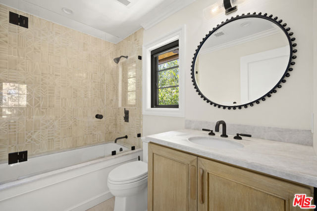 2325 Duxbury Circle, Los Angeles CA: https://media.crmls.org/mediaz/cbdabf8c-0c81-40bb-b434-6d919a7d3347.jpg
