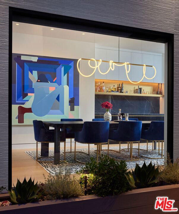 9455 Eden Drive, Beverly Hills CA: https://media.crmls.org/mediaz/cbdb39fc-a68f-4473-b8fc-2502aa514869.jpg