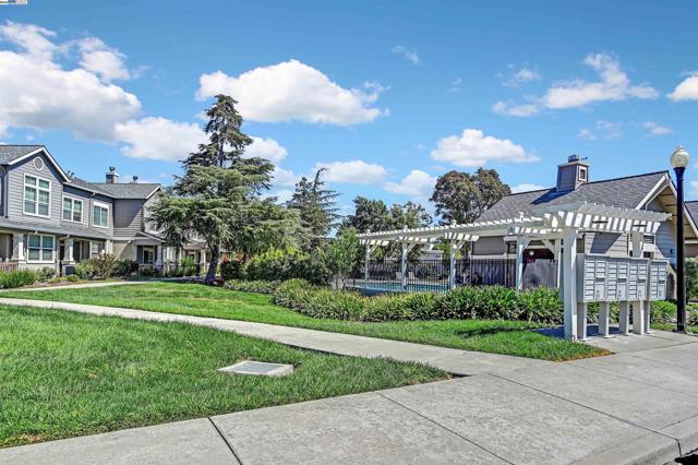 51 Bellington Cmn, Livermore CA: https://media.crmls.org/mediaz/cbdb627b-530a-498a-9f53-2c6e3ea5c85b.jpg