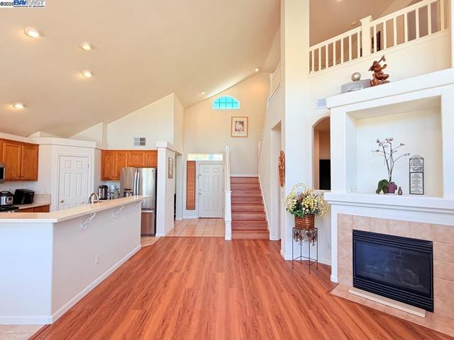1322 Emerson Dr, Pittsburg CA: https://media.crmls.org/mediaz/cbdb7bd5-34f7-436b-ab52-6d83760ca40e.jpg