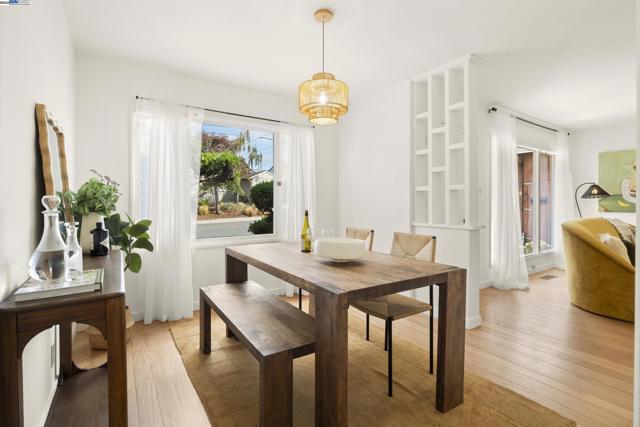 1458 Cedar St, Berkeley CA: https://media.crmls.org/mediaz/cbdbd9bd-fed6-4fac-99af-71bf1d1e289a.jpg