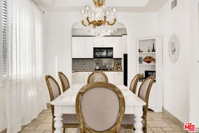 11952 Montana Avenue, Los Angeles CA: https://media.crmls.org/mediaz/cbdbf352-5ecc-45a3-9191-a2912671ab7e.jpg