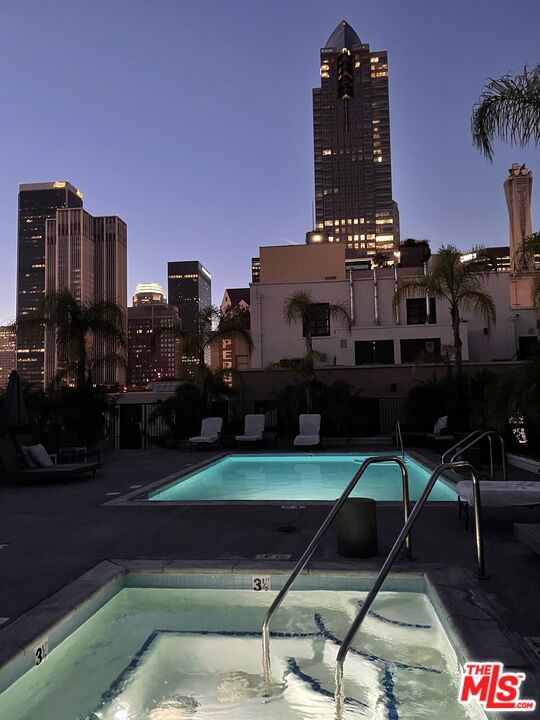 315 W 5th Street, Los Angeles CA: https://media.crmls.org/mediaz/cbdc242b-231c-41d0-b8a0-3192086e8530.jpg