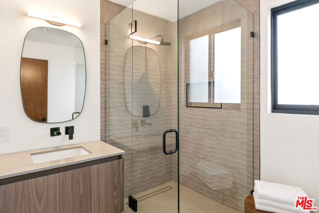 11428 Dona Lola Drive, Studio City CA: https://media.crmls.org/mediaz/cbdcaf4d-4b1e-454f-a3aa-b84e20e16f29.jpg