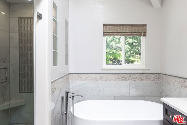 26430 Emerald Dove Drive, Valencia CA: https://media.crmls.org/mediaz/cbdccbe4-b281-42dc-88a2-824237b20dfd.jpg