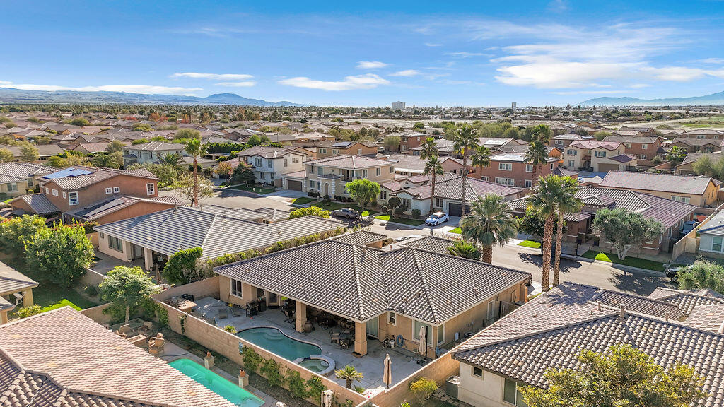 https://media.crmls.org/mediaz/cbdd0b76-2e5c-4322-bc73-d3d80d58cd6f.jpg?preset=X-Large