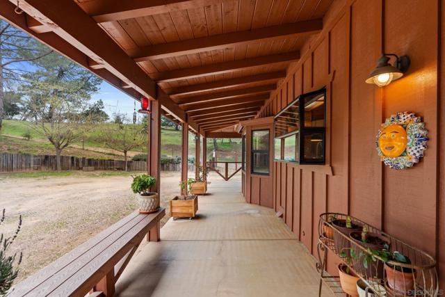 25394 Mesa Grande Rd, Santa Ysabel CA: https://media.crmls.org/mediaz/cbdd3d48-d6f9-4d13-a283-75706122005c.jpg