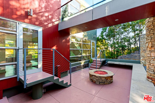 2738 Rinconia Drive, Los Angeles CA: https://media.crmls.org/mediaz/cbddba8a-d3b8-4cd3-8113-949ed42a91a6.jpg