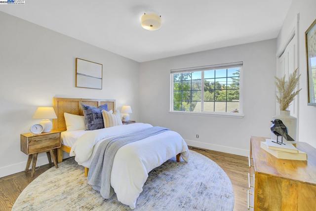 382 Castello Rd, Lafayette CA: https://media.crmls.org/mediaz/cbddc17f-b82e-4438-b77f-fe4e806e25f0.jpg
