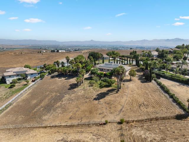 313 Taryn Court, Hollister CA: https://media.crmls.org/mediaz/cbddd45f-e605-4d6f-82e1-cd3b1ceea896.jpg