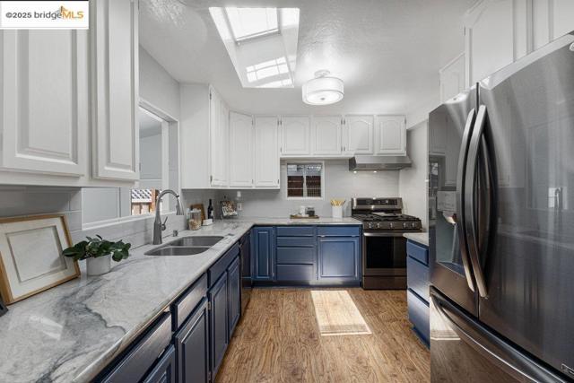 615 Manuel Dr, Novato CA: https://media.crmls.org/mediaz/cbdde106-7cc2-4090-bdab-98d59a76545d.jpg