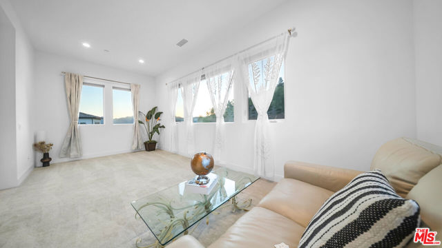 12553 N Ridgeline Road, Porter Ranch CA: https://media.crmls.org/mediaz/cbdf3f4e-ca83-497b-b59c-c45df28c605e.jpg