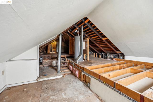 1820 International Blvd, Oakland CA: https://media.crmls.org/mediaz/cbdf820b-4277-4714-a10e-90879bf15e83.jpg