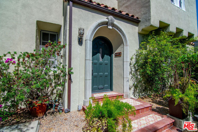 503 N Plymouth Boulevard, Los Angeles CA: https://media.crmls.org/mediaz/cbdf84d5-3515-445f-b969-aa1560a2271e.jpg