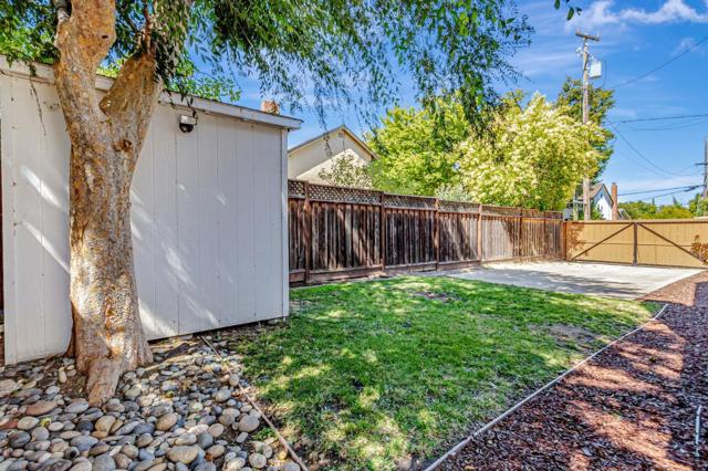 2225 Montezuma Drive, Campbell CA: https://media.crmls.org/mediaz/cbdfb70e-a940-4980-89fd-316234b3bd26.jpg