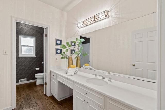46 Eugenia Way, Hillsborough CA: https://media.crmls.org/mediaz/cbe04a39-ef74-42e7-b6de-8cb8d6609efa.jpg