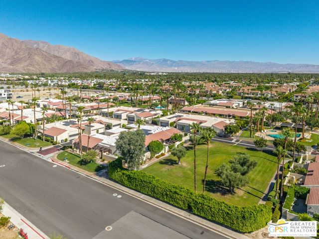 1346 E Andreas Road, Palm Springs CA: https://media.crmls.org/mediaz/cbe071e3-f4b0-45df-ac50-370881af7b61.jpg