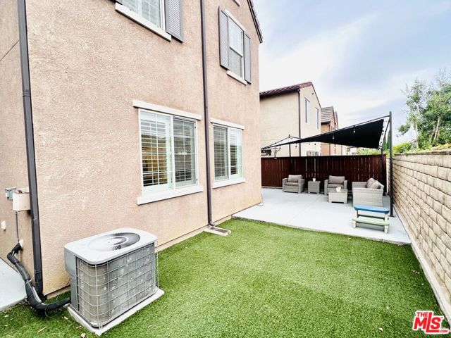 9009 S Calvin Way, Inglewood CA: https://media.crmls.org/mediaz/cbe0c245-e98b-46ed-ac4e-206ce932ce8d.jpg