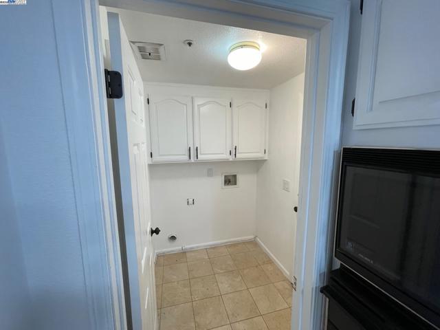 706 Widgeon St, Foster City CA: https://media.crmls.org/mediaz/cbe0c4e3-31e6-4b29-8361-7c1011fdce83.jpg