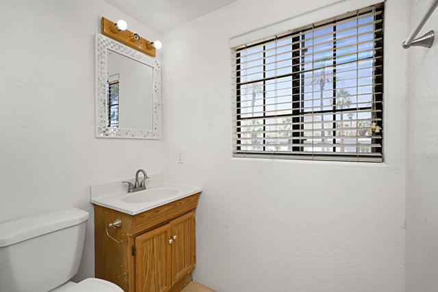 73345 Royal Palm Drive, Palm Desert CA: https://media.crmls.org/mediaz/cbe0e2b2-c5da-438a-a8f6-2c29ff3d21cb.jpg