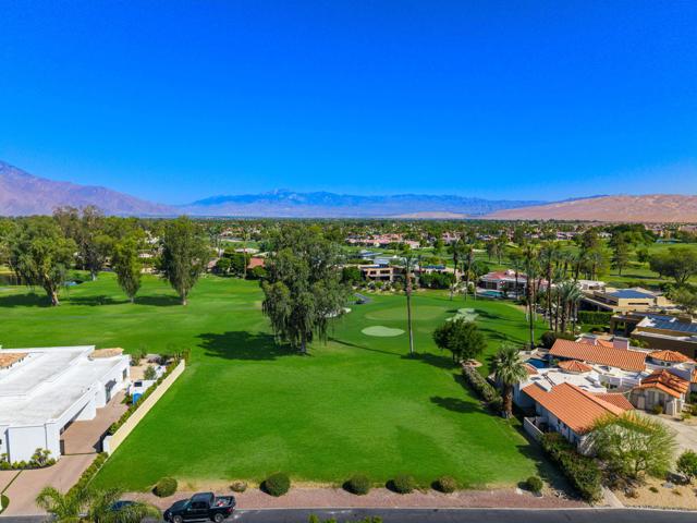 12115 Turnberry Drive, Rancho Mirage CA: https://media.crmls.org/mediaz/cbe128c4-8844-486c-b1c9-99ac77ca4437.jpg