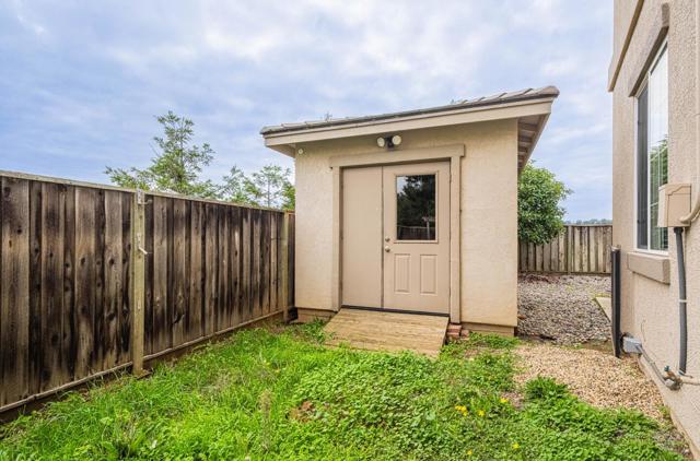 17403 Avenida Los Altos, Salinas CA: https://media.crmls.org/mediaz/cbe18e8e-1833-4772-8cea-918819e39399.jpg
