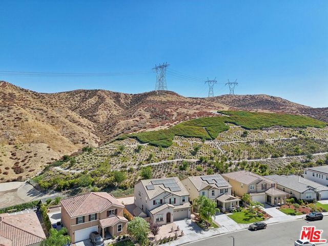 19317 Bension Drive, Santa Clarita CA: https://media.crmls.org/mediaz/cbe1a0b2-7140-496f-8ee9-83c0d388af94.jpg