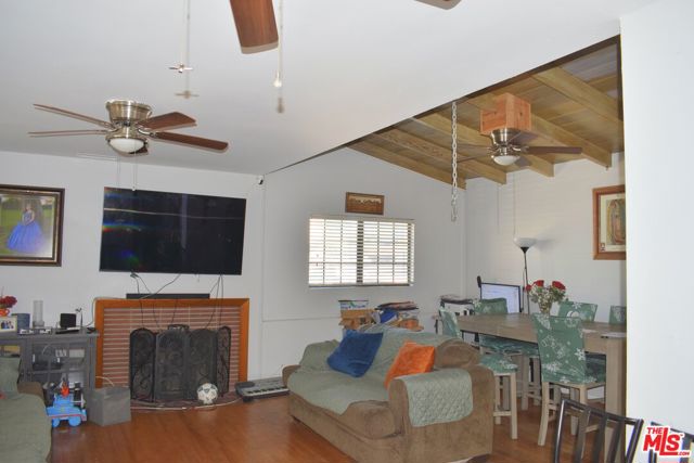 812 W Fernfield Drive, Monterey Park CA: https://media.crmls.org/mediaz/cbe25cb3-d9fd-4016-bde1-1b2f13a840be.jpg