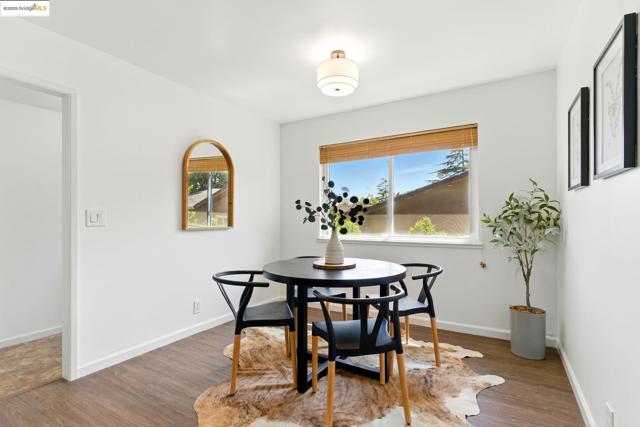 7927 Phaeton Dr, Oakland CA: https://media.crmls.org/mediaz/cbe2738a-9fb6-422e-ab31-c4e6b518fb62.jpg