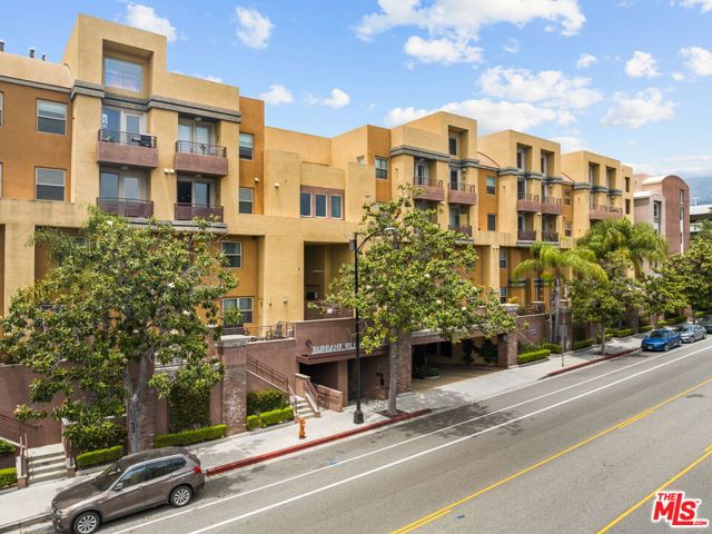 201 Angeleno Avenue, Burbank, California 91502, 2 Bedrooms Bedrooms, ,2 BathroomsBathrooms,Condominium,For Sale,Angeleno,24401791