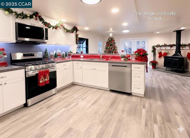 1716 Estudillo St, Martinez CA: https://media.crmls.org/mediaz/cbe3d1dd-ffa7-48c6-adc5-0fbe271c12df.jpg