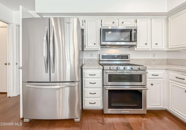 2829 Shoreview Circle, Westlake Village CA: https://media.crmls.org/mediaz/cbe4a331-57f5-401c-8adc-b8e5b9bcac63.jpg
