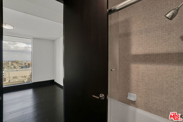 655 S Hope Street, Los Angeles CA: https://media.crmls.org/mediaz/cbe4e12e-b7f8-47d9-a2d3-dfe6eac1c616.jpg