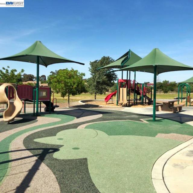 2170 Santa Croce Dr, Livermore CA: https://media.crmls.org/mediaz/cbe5ef00-81d1-43aa-acad-b88c4e8e35c6.jpg