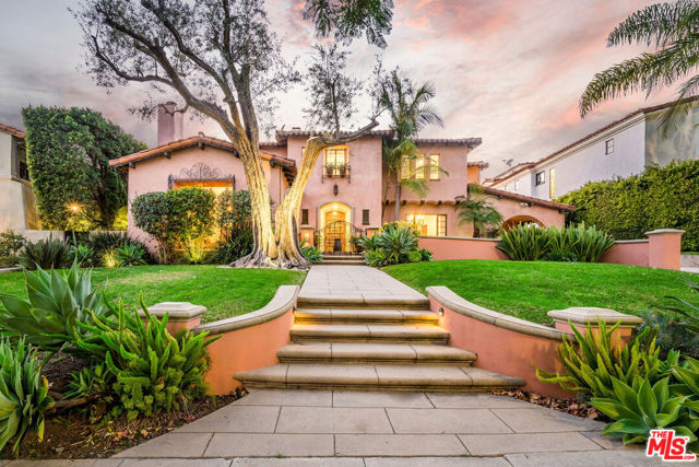 519 N ALTA Drive, Beverly Hills CA: https://media.crmls.org/mediaz/cbe66925-ef60-4b9d-b9bd-d45db0055688.jpg
