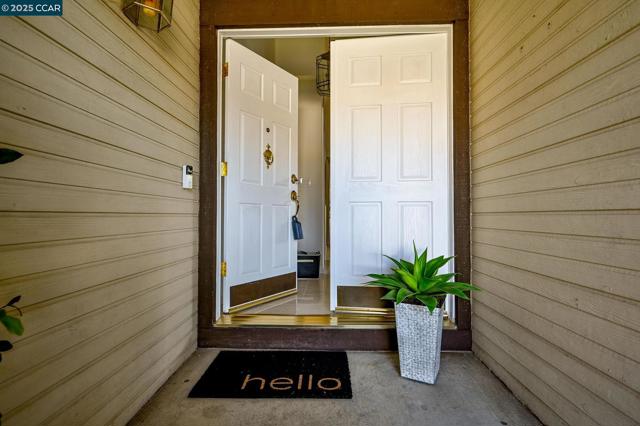 5040 Murchio Dr, Concord CA: https://media.crmls.org/mediaz/cbe6acae-0f86-478e-bea0-b1a7a8f731fb.jpg