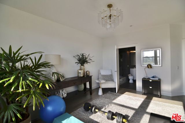 5703 Laurel Canyon Boulevard, Valley Village CA: https://media.crmls.org/mediaz/cbe6c850-eff2-437d-ba9a-445b2daa5185.jpg